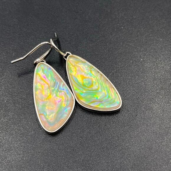 KENDRA SCOTT McKenna Women Iridescent Abalone Dangle Drop
MOP Earrings - Picture 1 of 7
